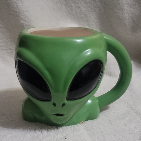 The Unbranded Brand Other - Mugniv Alien Mug